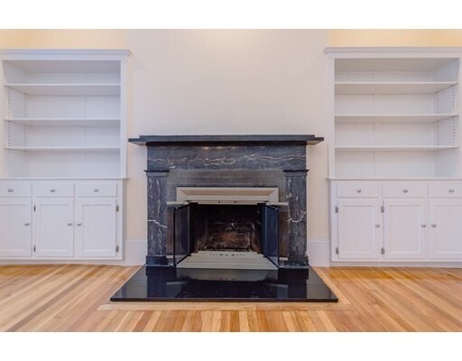 Building Photo - 50 Temple St