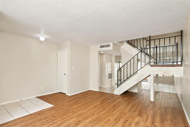 Building Photo - 902 Park Village Cove
