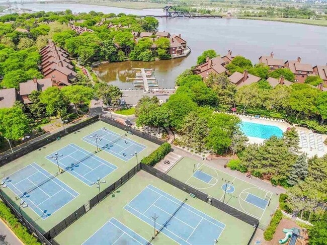 Building Photo - 507 Teal Plaza