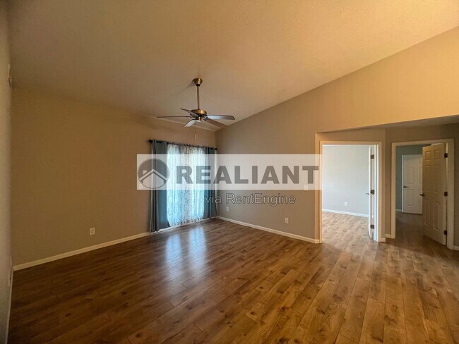 Building Photo - 159 Green River Dr