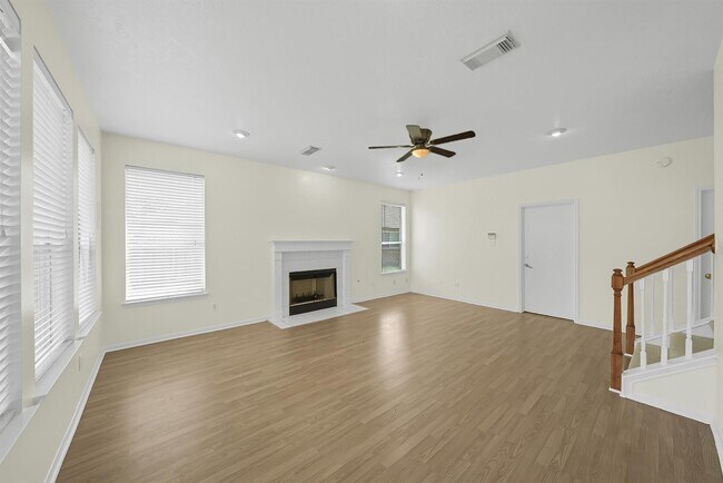 Building Photo - 15322 Vintage Oak Ln