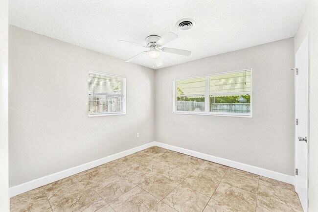 Building Photo - 406 N Neptune Dr