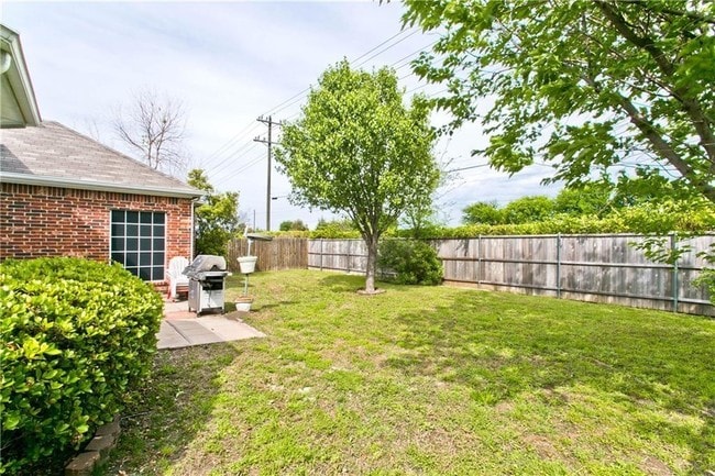 Building Photo - 819 Redbud Dr