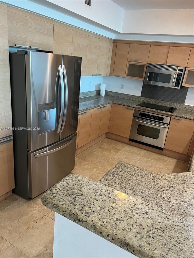 Building Photo - 14951 Royal Oaks Ln