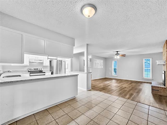 Building Photo - 1012 Woodridge Dr
