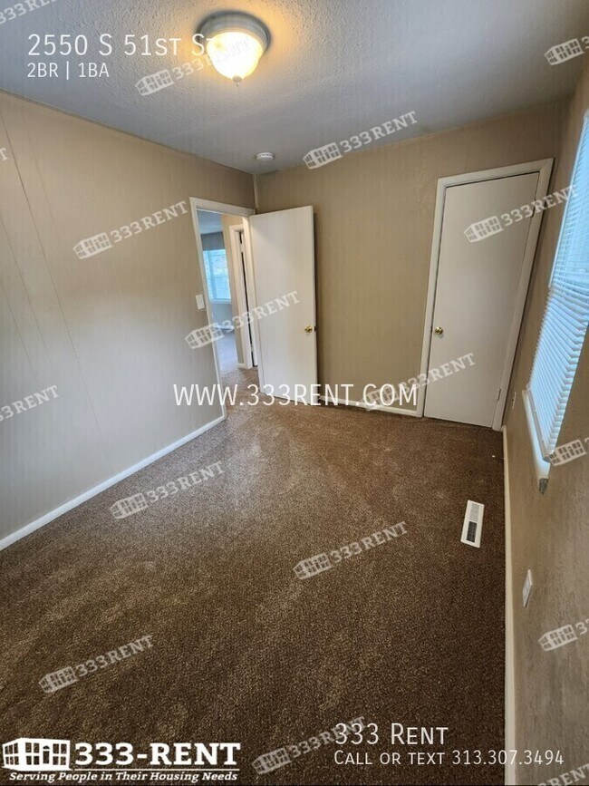 Building Photo - 2550 S 51st St