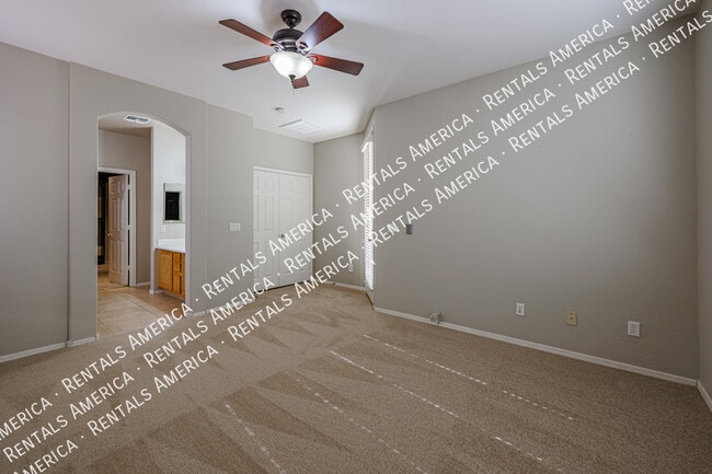 Building Photo - *$500 off the 1st full month's rent with a...