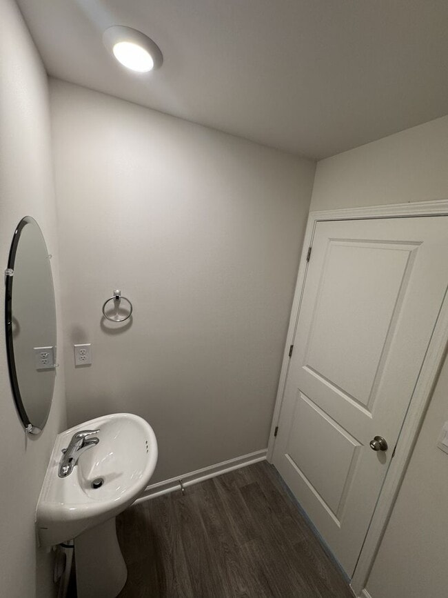 Building Photo - ***** $200 OFF FIRST MONTH RENT *****