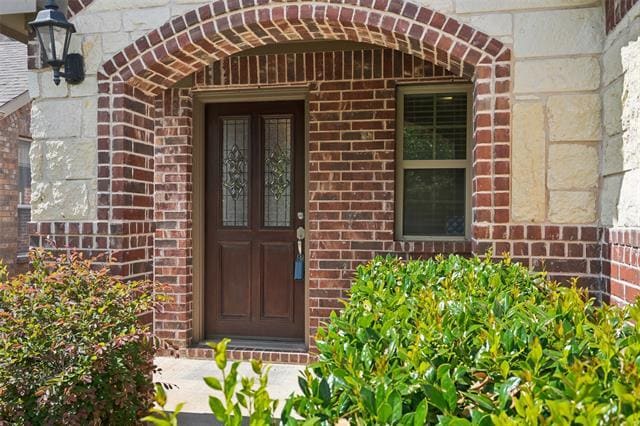 Building Photo - 15937 Alvarado Dr