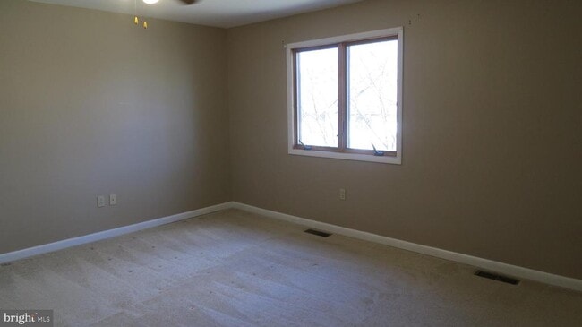 Building Photo - 4 Boleyn Ct