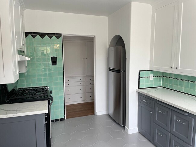 Building Photo - 316 Park Ave