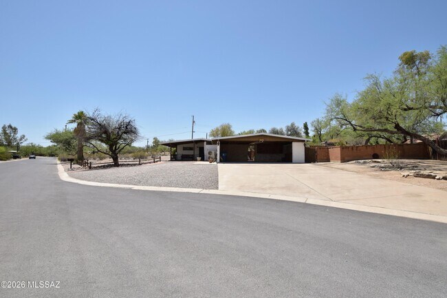 Building Photo - 6902 E Big Bear Dr