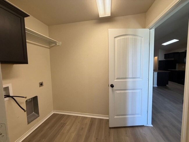 Building Photo - 3/2 in Frenship ISD, available MAY!!!