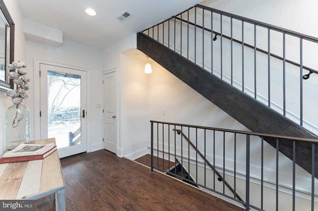 Building Photo - 1005 New Market St