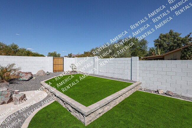 Building Photo - 10534 E Mercer Ln