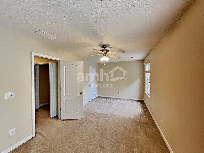 Building Photo - 1428 Box Circle