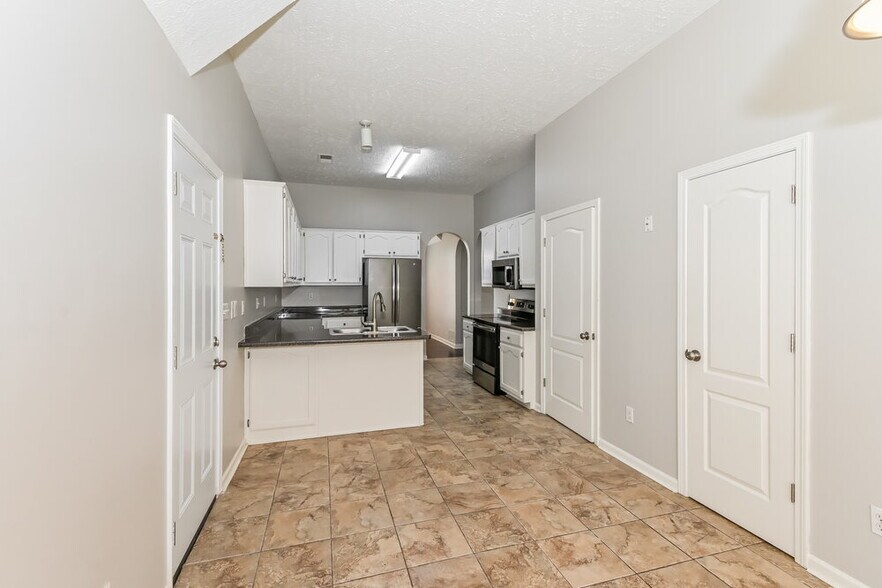 Building Photo - 7389 Ivy Trails Cove