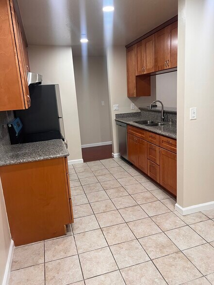 Building Photo - 281 Juana Ave