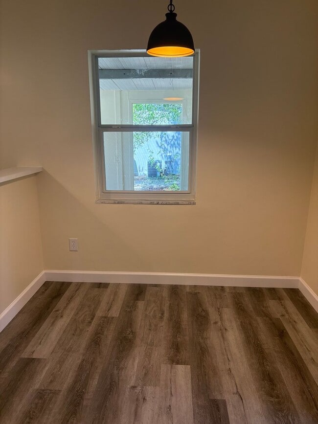 Building Photo - Totally Remodeled Deltona Beauty