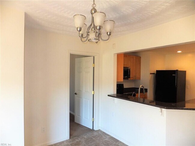 Building Photo - 4420 Clyde St