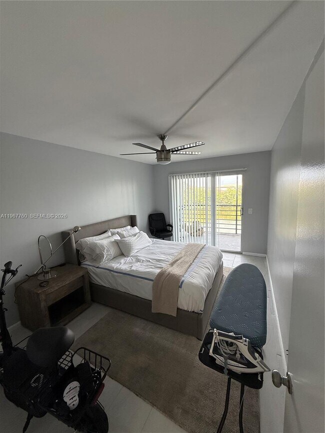 Building Photo - 4067 Ainslie Dr