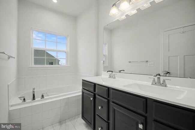 Building Photo - 11398 Willow Green Cir