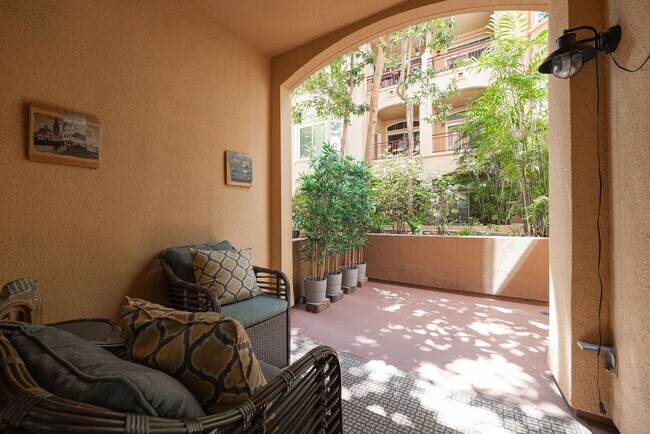 Building Photo - 2419 Fifth Avenue-SI FL1-ID1335156P