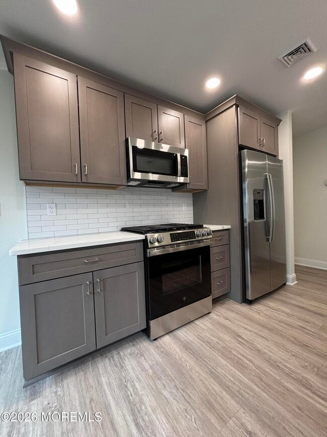 Building Photo - 2 Sheffield Pl