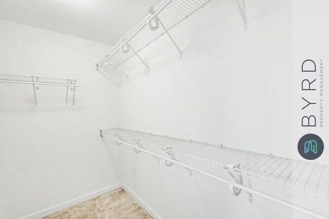 Building Photo - 16921 Thornapple Run