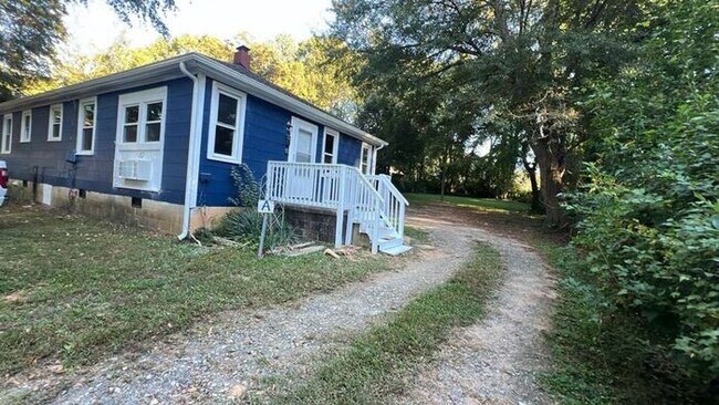 Primary Photo - 605 Betty St