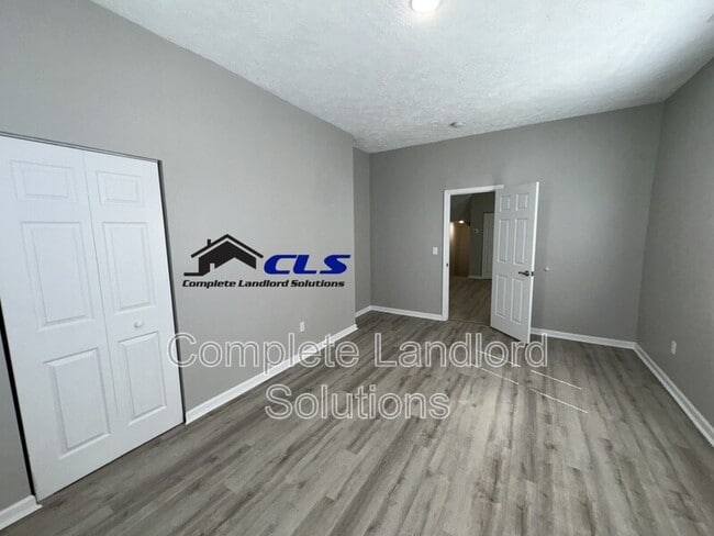 Building Photo - 702 S 8th St