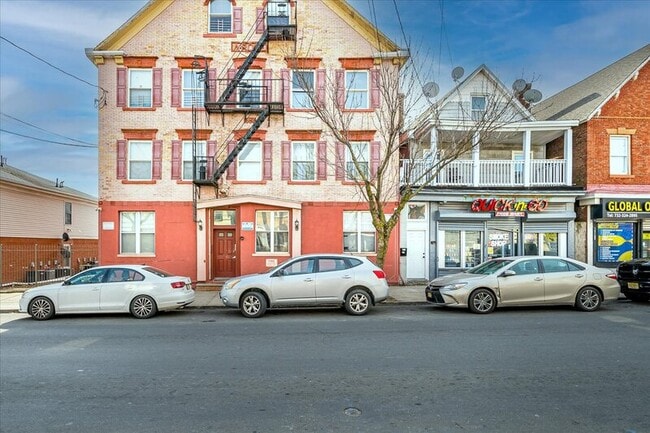 Primary Photo - 213 Hall Ave