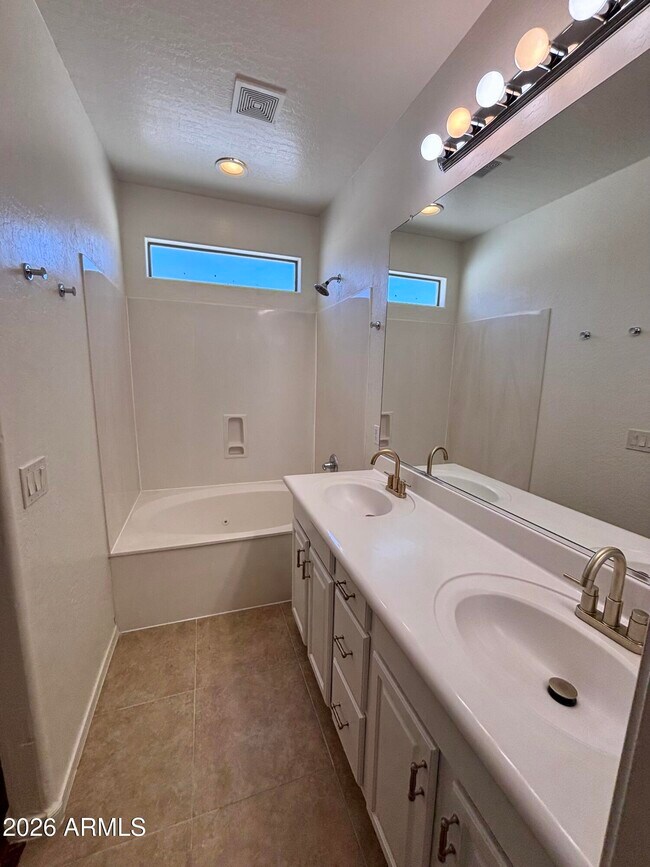 Building Photo - 5606 W St Anne Ave