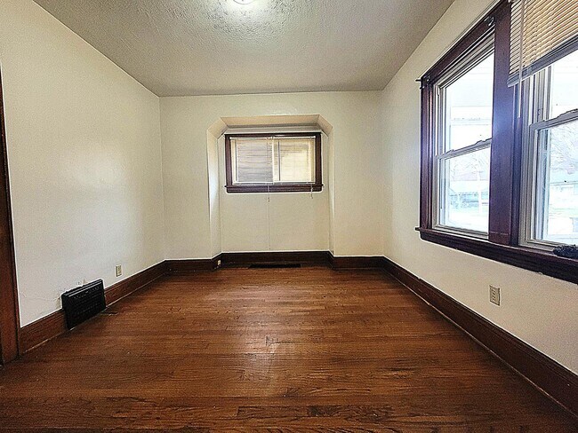 Building Photo - 588 Sanford Ave