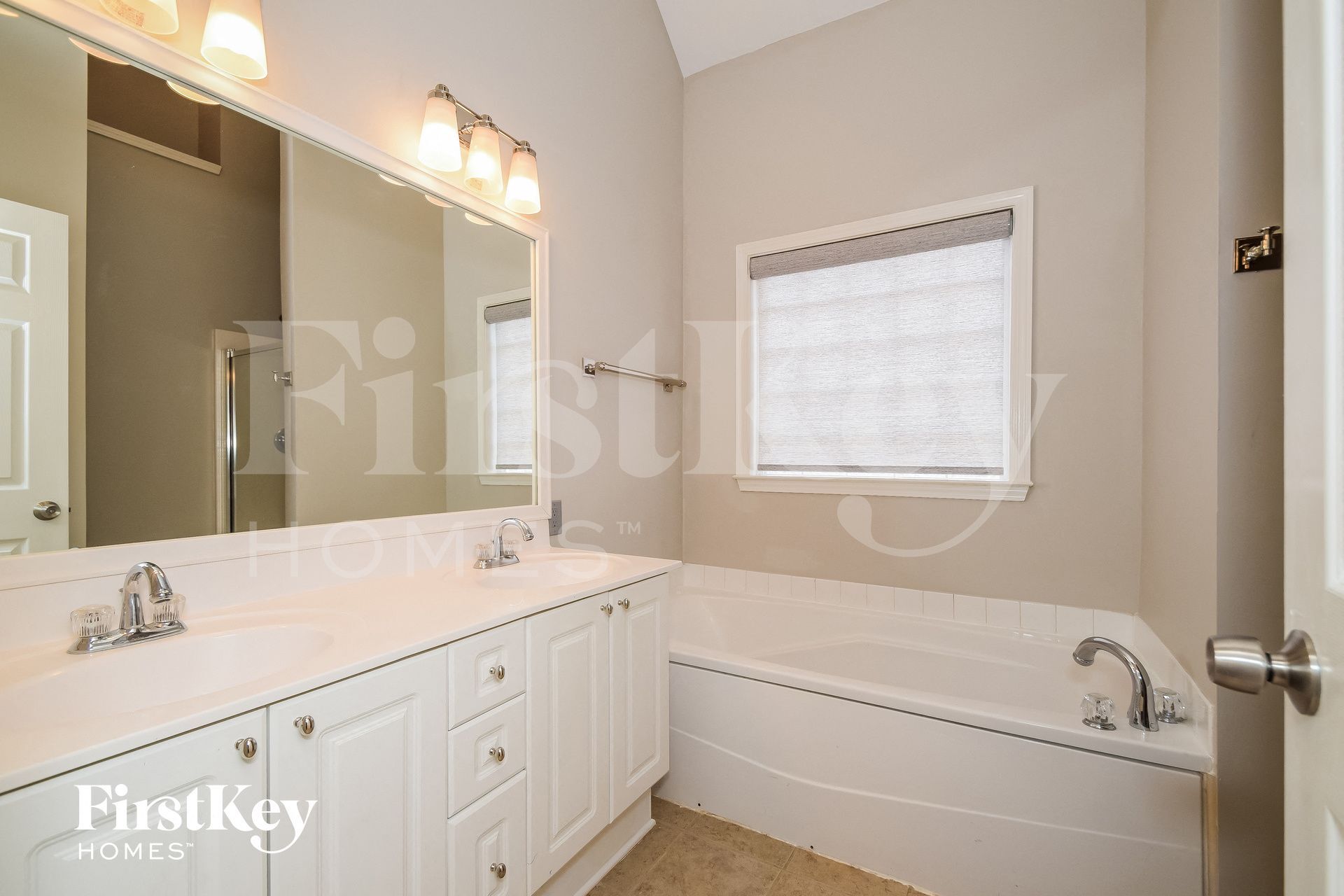 Building Photo - 2136 Parsons Dr