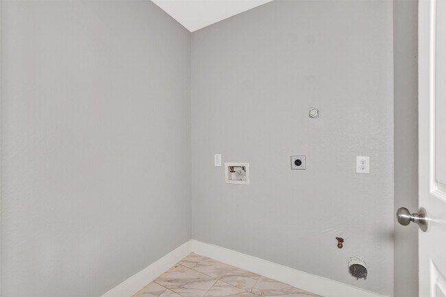 Building Photo - 315 Tilden Dr