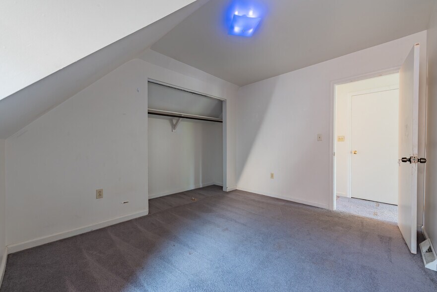 Building Photo - 5552 Black St