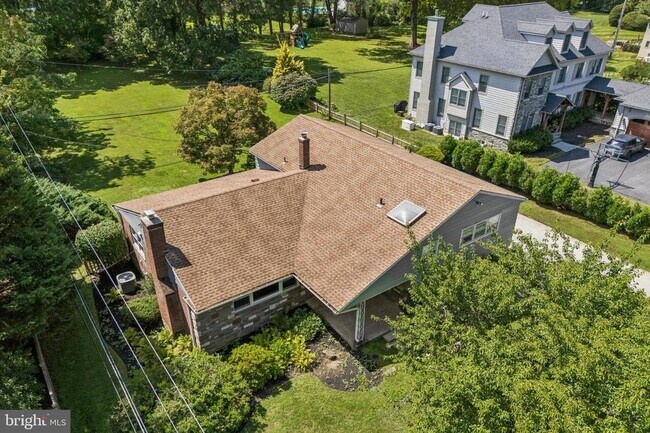 Building Photo - 1910 Stone Ridge Ln