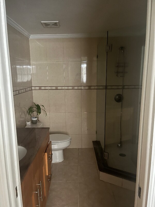 Building Photo - 413 Swallow Dr