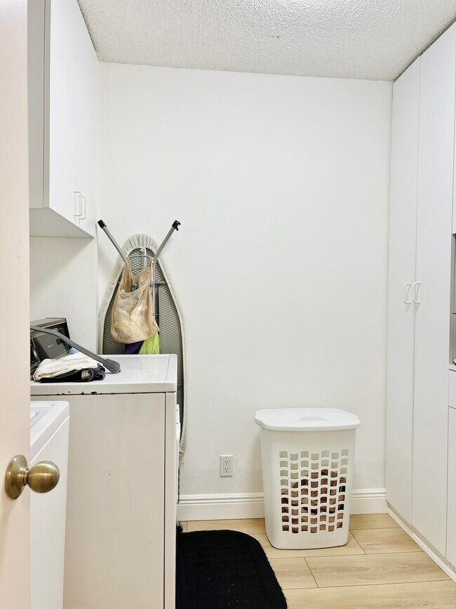 Building Photo - 4725 Lucerne Lakes Blvd E