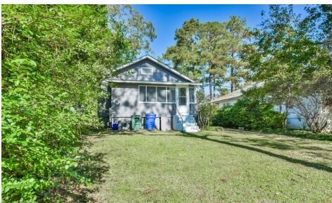 Building Photo - 608 Muller Ave