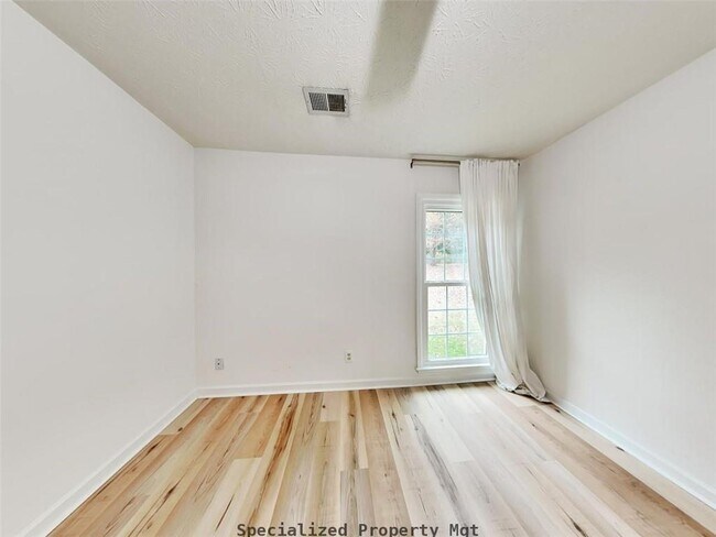Building Photo - 4660 Hampton Square Dr