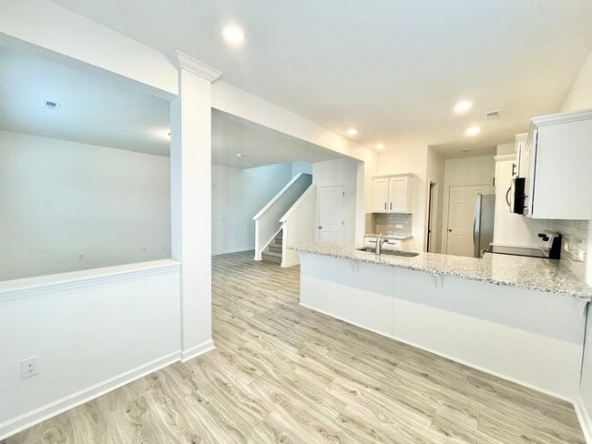 Building Photo - Don't miss out! Paired Home minutes from I-77 and I-40 Tour today!