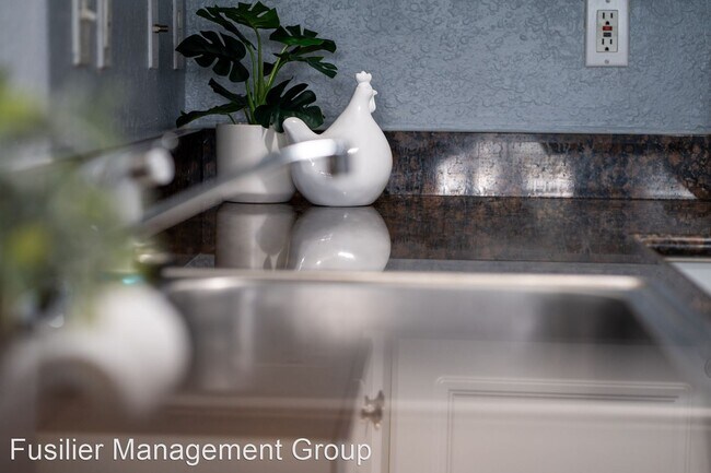 Building Photo - 2 br, 2 bath House - 3349 S Kirkman Rd. # ...