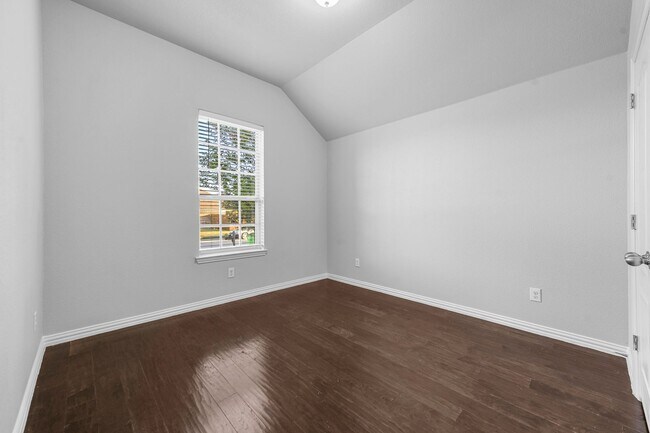 Building Photo - Charming 1-Story 4 Bedroom 2 Bathroom in L...