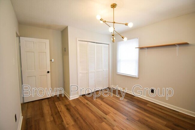 Building Photo - 1733 Swann St