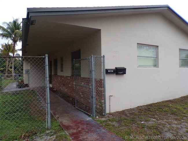 Building Photo - 1505 N 57th Terrace