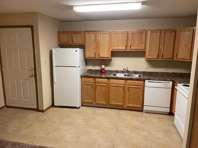 Building Photo - Furnished 4-Bedroom, 2-Bath Condo on Campus