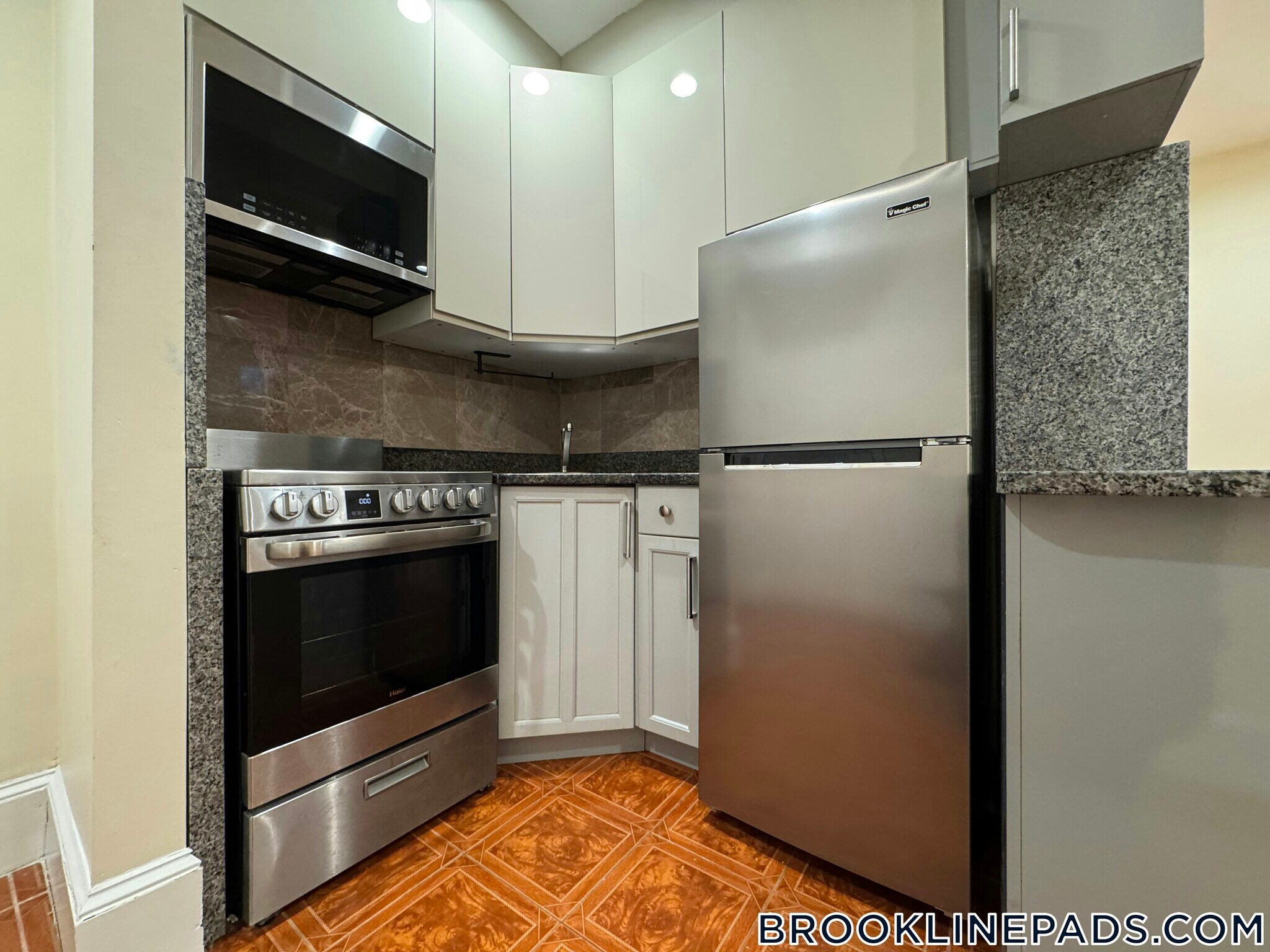 Building Photo - 69 Babcock St