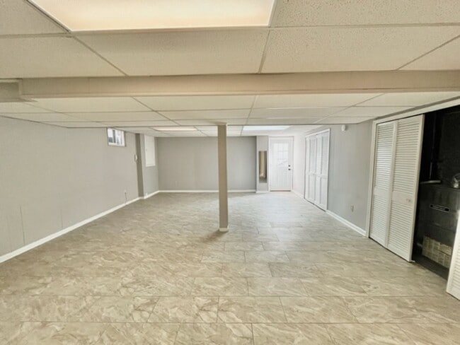 Building Photo - Beautiful and updated 4 BR 2.5 BA with garage and lovely yard!